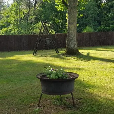 Maison Charmante à Bussac-forêt Avec Piscine Partagée Сasa de vacaciones *