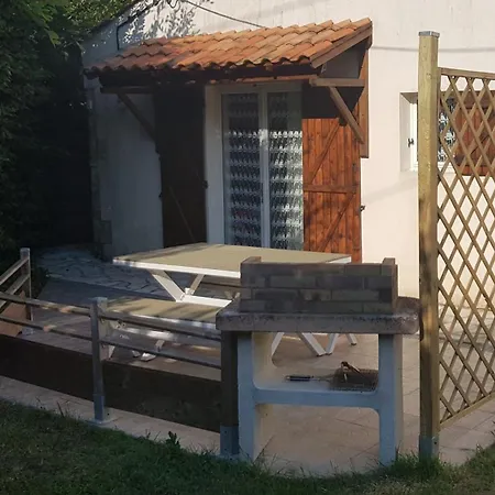 Maison Charmante à Bussac-forêt Avec Piscine Partagée Сasa de vacaciones *