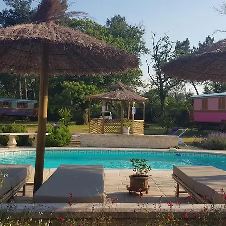 Maison Charmante A Avec Piscine Partagee
