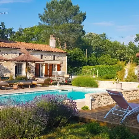 Maison Charmante à Bussac-forêt Avec Piscine Partagée * Bussac-Foret