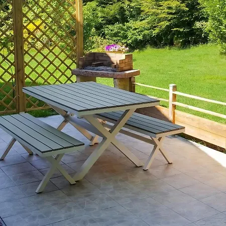 Maison Charmante à Bussac-forêt Avec Piscine Partagée