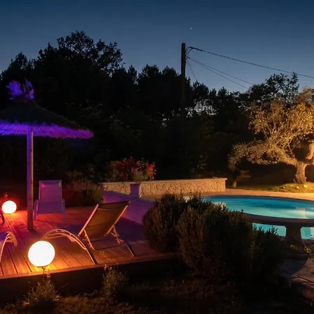 Maison Charmante à Bussac-forêt Avec Piscine Partagée Сasa de vacaciones