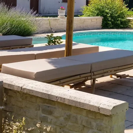 Maison Charmante à Bussac-forêt Avec Piscine Partagée Сasa de vacaciones Bussac-Foret