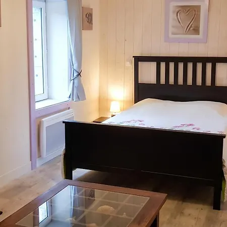 Maison Charmante à Bussac-forêt Avec Piscine Partagée * Bussac-Foret