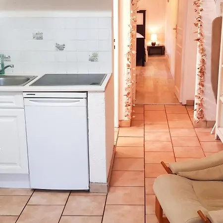 Сasa de vacaciones Maison Charmante à Bussac-forêt Avec Piscine Partagée Bussac-Foret